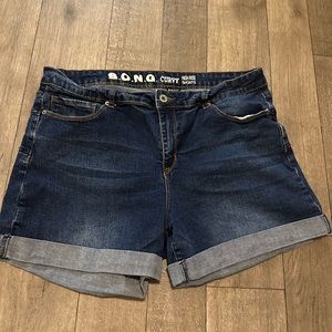 S.O.N.G Curvy Shorts - Size 17/33 - Like New